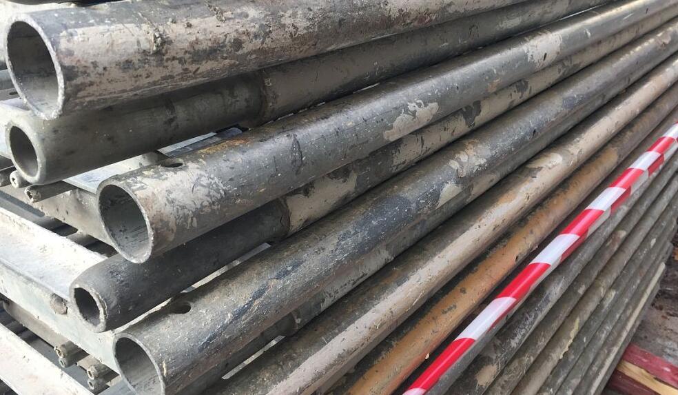 不銹鋼工業(yè)管可以與酸、堿、鹽、水泥存放在一起嗎